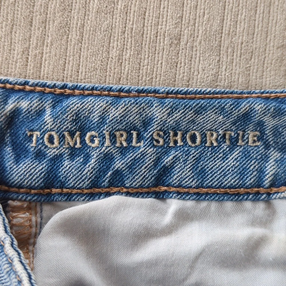 AEO Distressed Tom Girl Shortie Ripped Distressed Frayed Jean Shorts 2 Blue - Picture 5 of 15